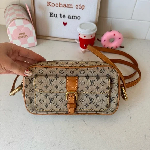 Authentic LV small crossbody! TH1020 - Picture 1 of 10